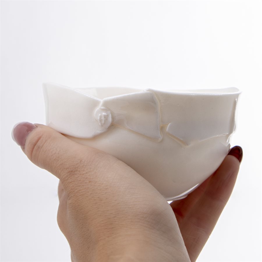 Petit bol en porcelaine pincée blanche Petit bol en porcelaine pincée blanche