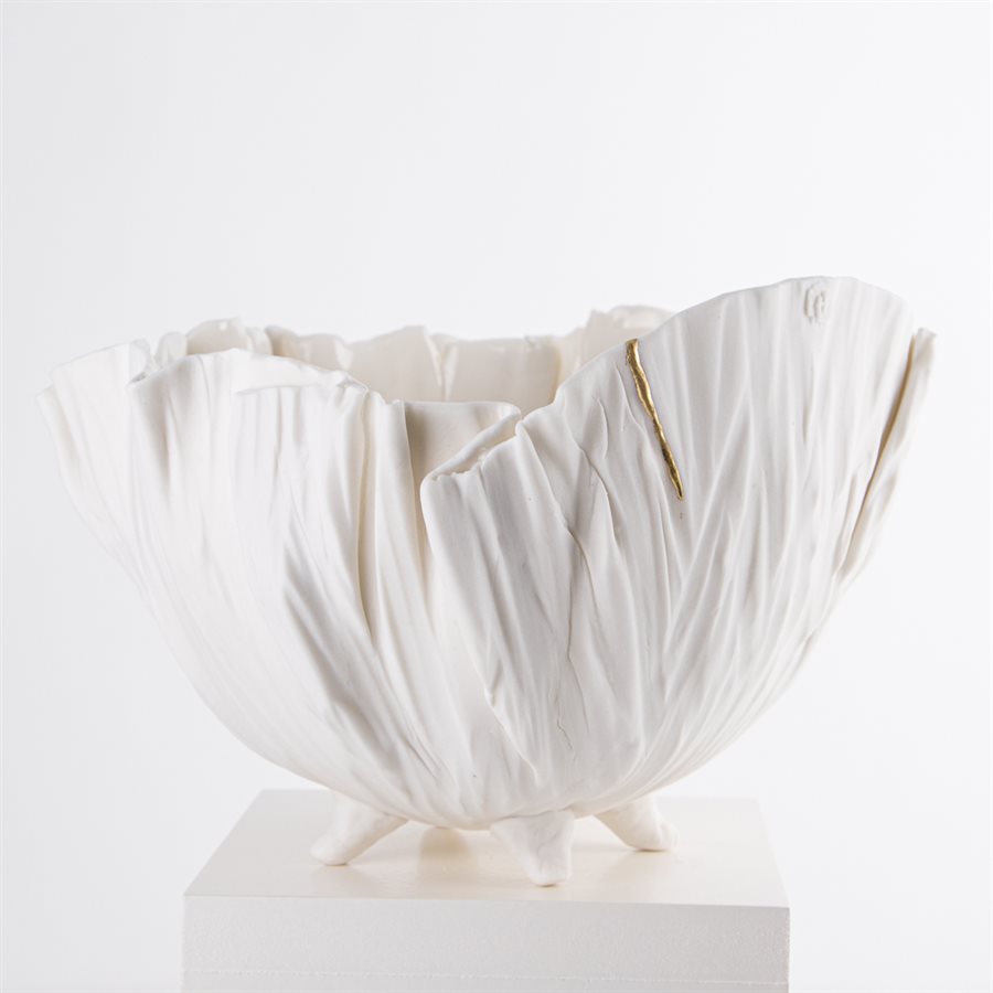 Grand bol coquelicot en porcelaine blanche et or kintsugi Grand bol coquelicot en porcelaine blanche et or kintsugi