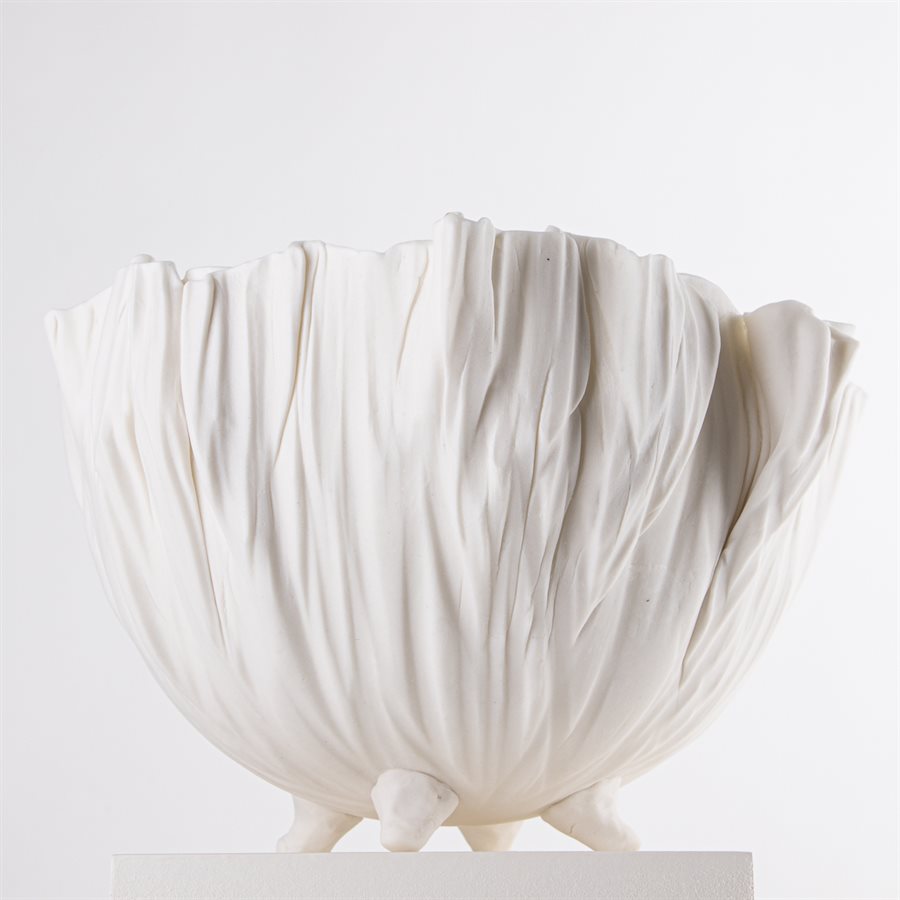 Grand bol coquelicot en porcelaine blanche et or kintsugi Grand bol coquelicot en porcelaine blanche et or kintsugi