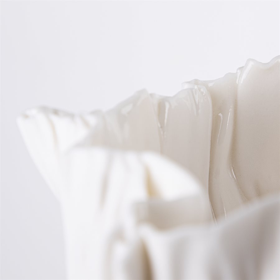 Grand bol coquelicot en porcelaine blanche et or kintsugi Grand bol coquelicot en porcelaine blanche et or kintsugi