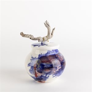 Petite jarre, blanc, bleu et rouge lustré avec bois flotté