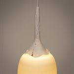 Lampe suspendue “Froufrou” en porcelaine avec effet Kintsugi
