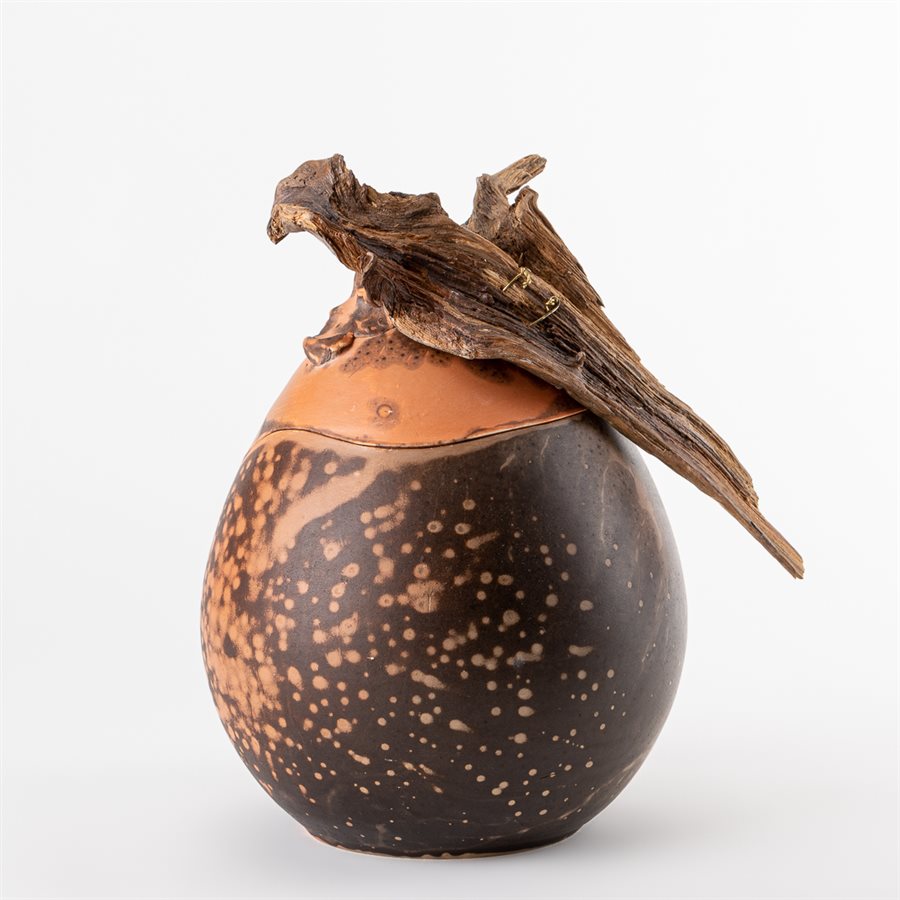 Jarre en céramique, cuisson obvara, ornement de bois flotté, modèle orangé Jarre en céramique, cuisson obvara, ornement de bois flotté, modèle orangé