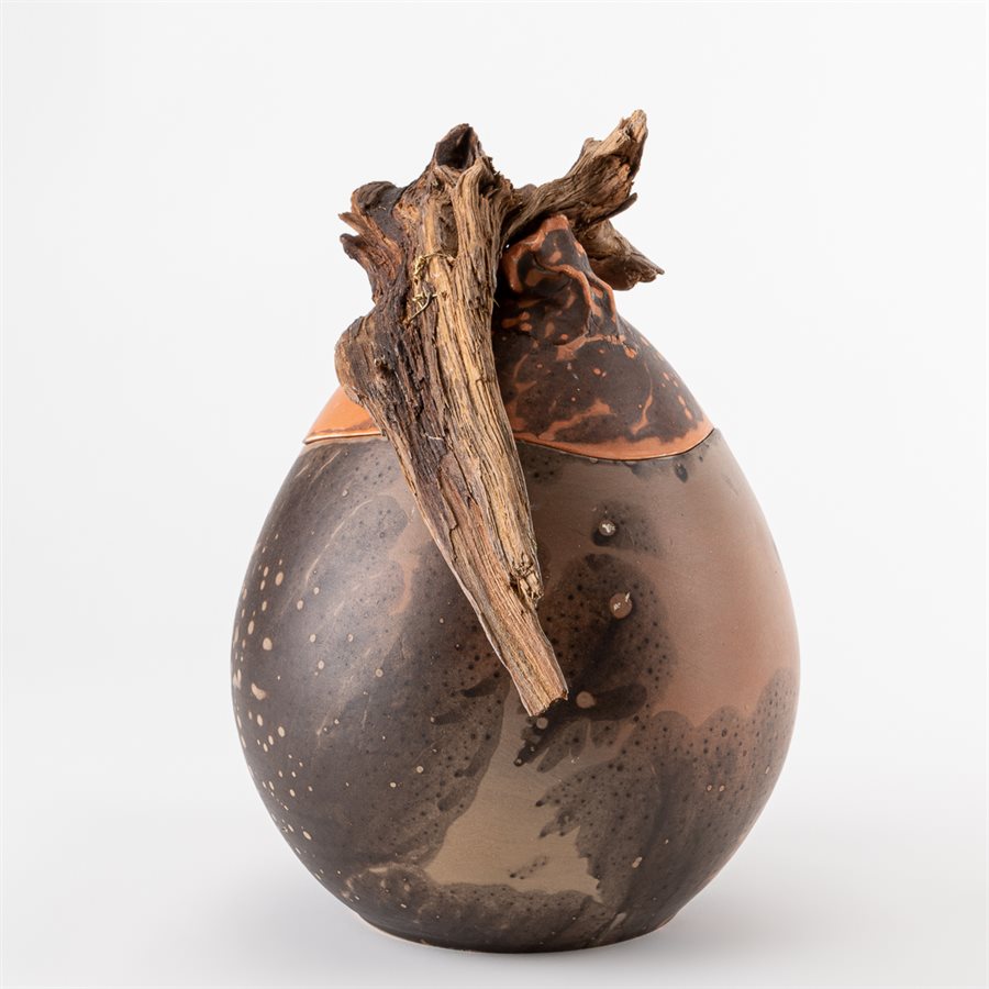 Jarre en céramique, cuisson obvara, ornement de bois flotté, modèle orangé Jarre en céramique, cuisson obvara, ornement de bois flotté, modèle orangé