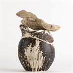 Jarre en céramique obvara avec ornement de bois flotté