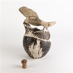 Jarre en céramique obvara avec ornement de bois flotté