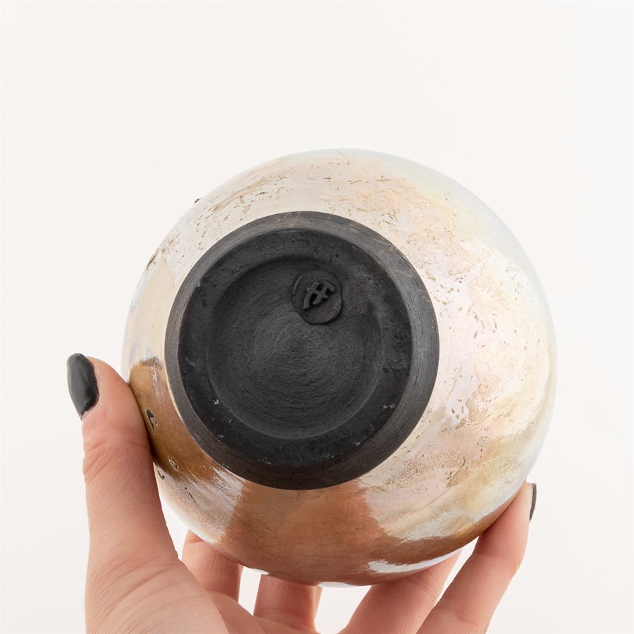 Jarre céramique, cuisson raku, glaçure dorée, ornement bois Jarre céramique, cuisson raku, glaçure dorée, ornement bois