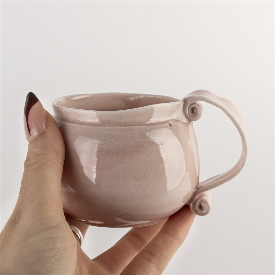 Plain pink porcelain mug with wide spiral handle Petit bol rose uni effet céramique façonnée 2 Plain pink porcelain mug with wide spiral handle Petit bol rose uni effet céramique façonnée 2