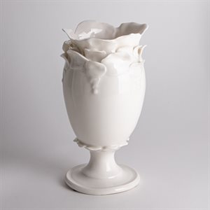 Vase sur pied en porcelaine blanche 2