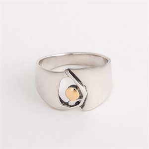 Silver ring decorated with gold, central openwork model, size 6½