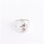 Bague en argent et en or, modèle ajouré effet fleur, grandeur 8¼