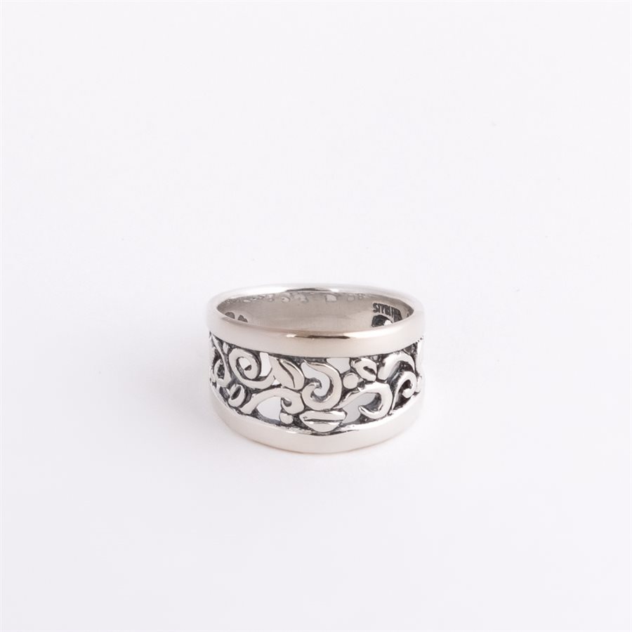 Openwork silver ring, foliage pattern, size 5½