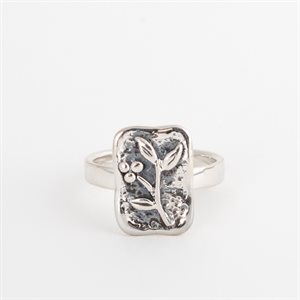 Silver ring, hammered flower model, size 7