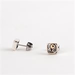 Boucle d'oreille en argent ornée d'or, modèle carré sur clous