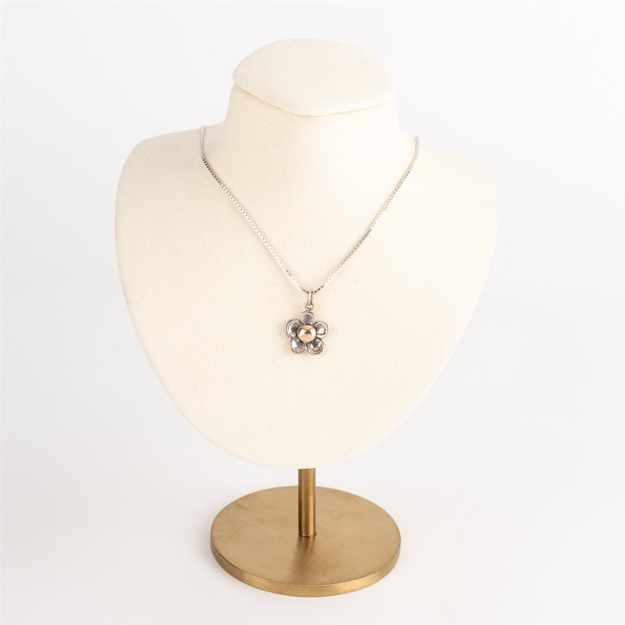 Pendentif en argent ornée d'or, modèle fleur