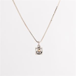 Pendentif en argent ornée d'or, modèle carré