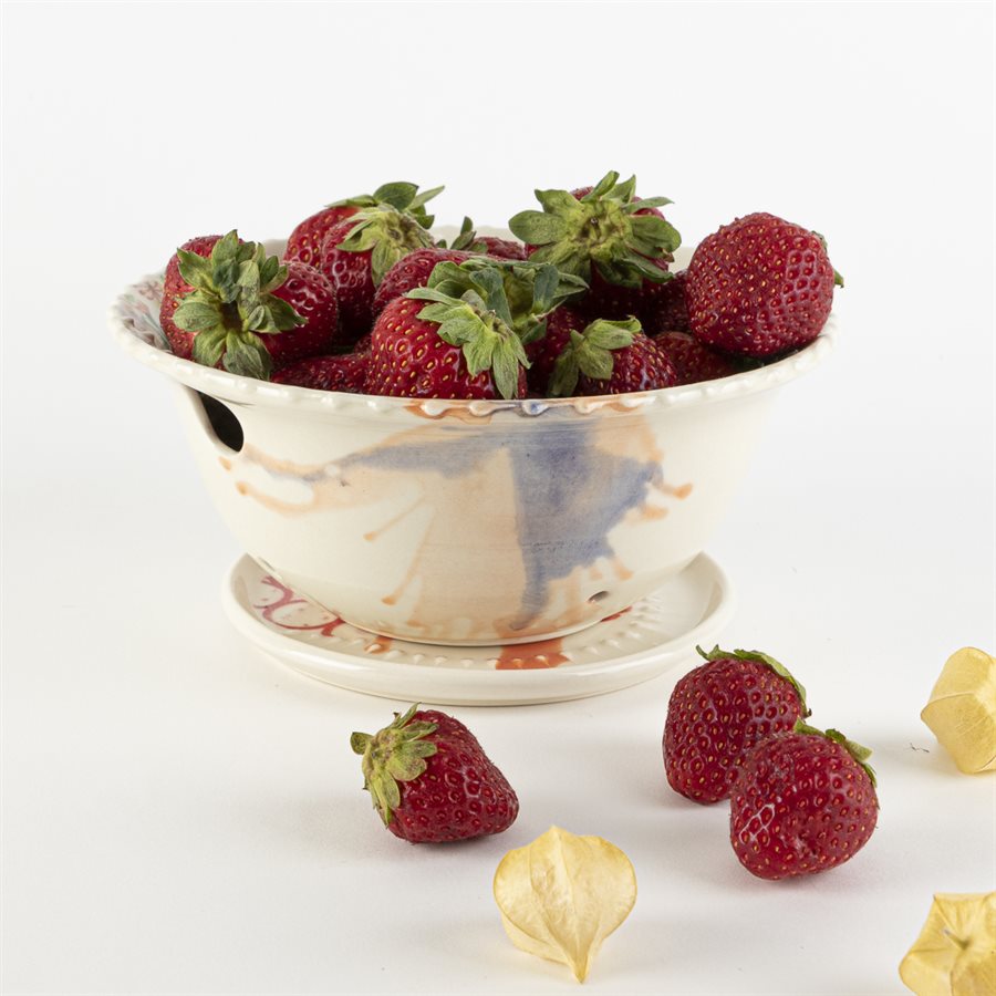 Passeoire à petits fruits Rococo en céramique Surprise - Laissez notre équipe choisir pour vous! Passeoire à petits fruits Rococo en céramique Surprise - Laissez notre équipe choisir pour vous!