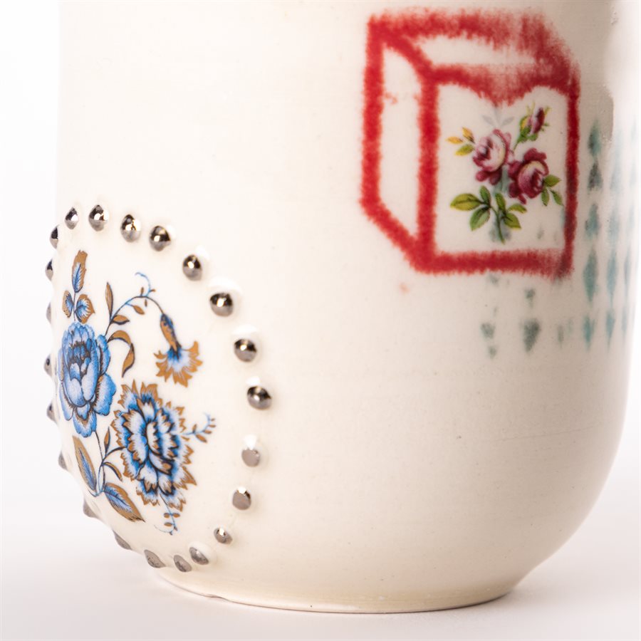Petite tasse en céramique, collection Rococo Bling Bling, modèle 1 Petite tasse en céramique, collection Rococo Bling Bling, modèle 1