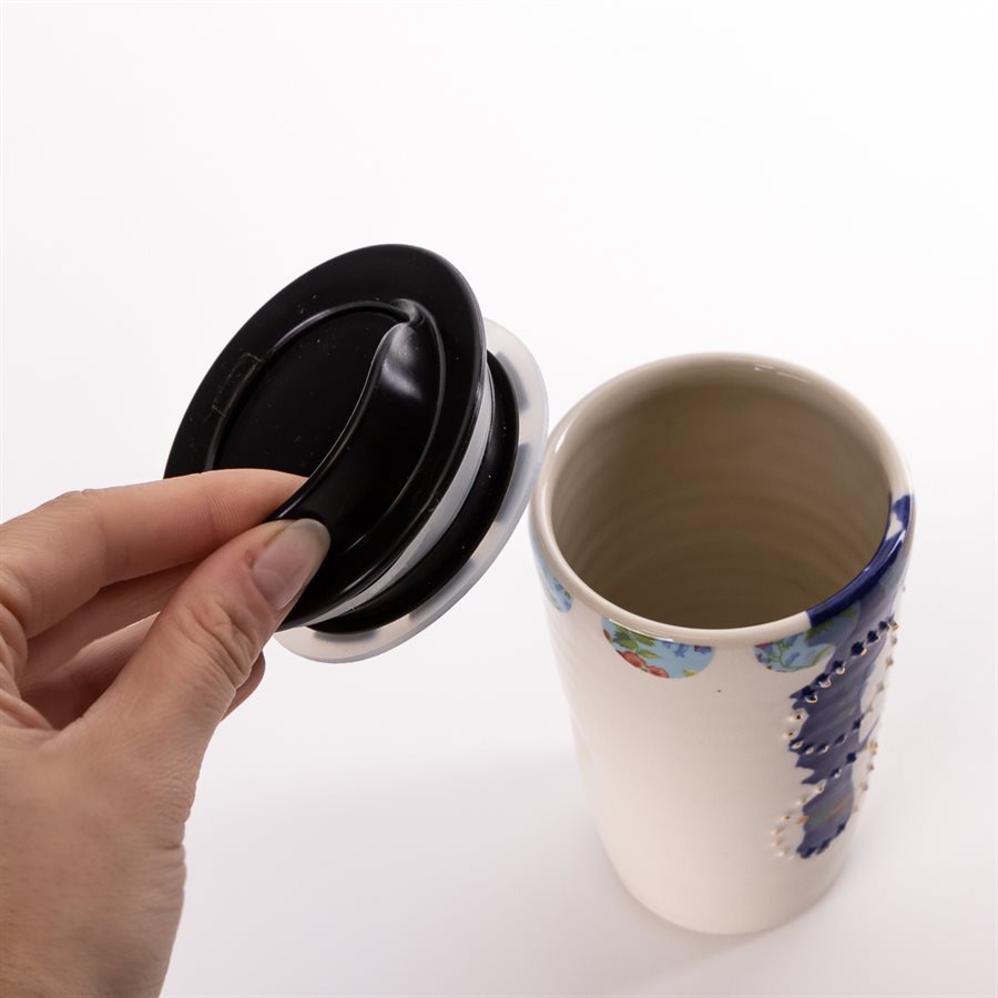Tasse de voyage en céramique avec couvercle, collection Rococo Bling Bling, modèle 1 Tasse de voyage en céramique avec couvercle, collection Rococo Bling Bling, modèle 1