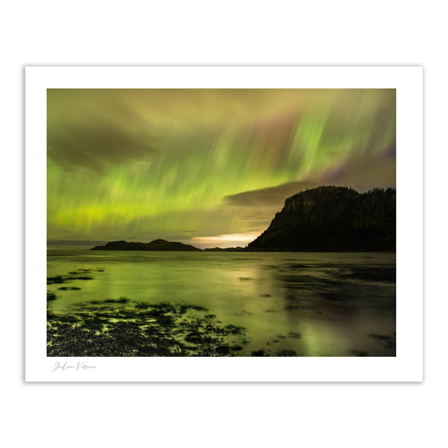Iodine-tinged aurora borealis