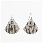 Boucle d'oreille unique en cuir sérigraphié 23 Boucle d'oreille unique en cuir sérigraphié 23