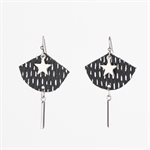 Boucle d'oreille unique en cuir sérigraphié 24