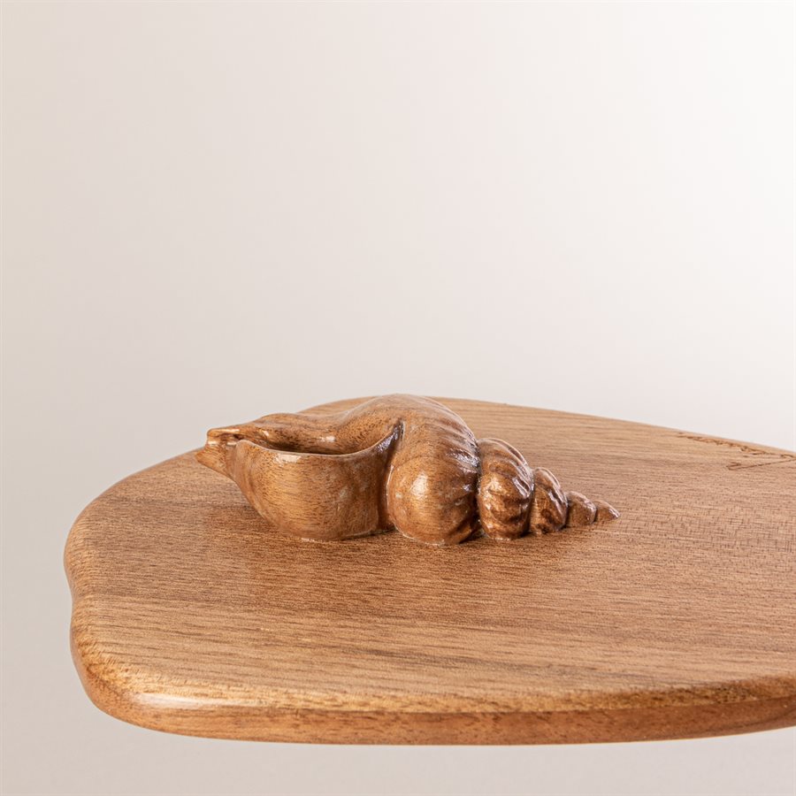 Miroir coiffeuse en noyer cendré sculpté, modèle coquillage Miroir coiffeuse en noyer cendré sculpté, modèle coquillage