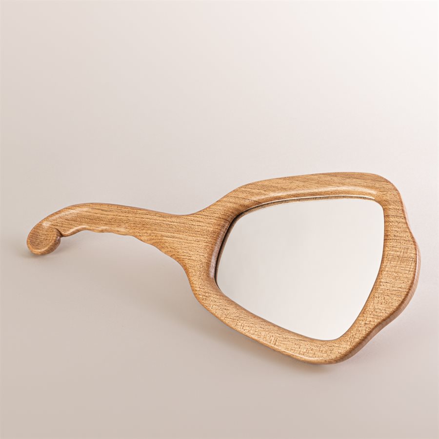Miroir coiffeuse en noyer cendré sculpté, modèle coquillage Miroir coiffeuse en noyer cendré sculpté, modèle coquillage