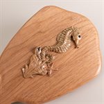 Miroir coiffeuse en noyer cendré sculpté, modèle hippocampe