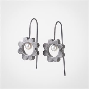 Boucle d'oreille feston rond sur épingle - Oxydé avec perle blanche