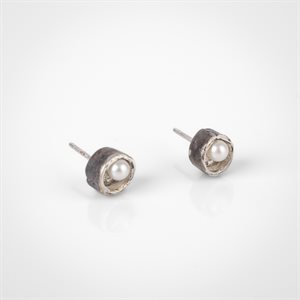 Large stud earring - 