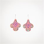 Boucles d'oreilles «fantaisie» multicolores sur fond rouge en laiton Boucles d'oreilles «fantaisie» multicolores sur fond rouge en laiton