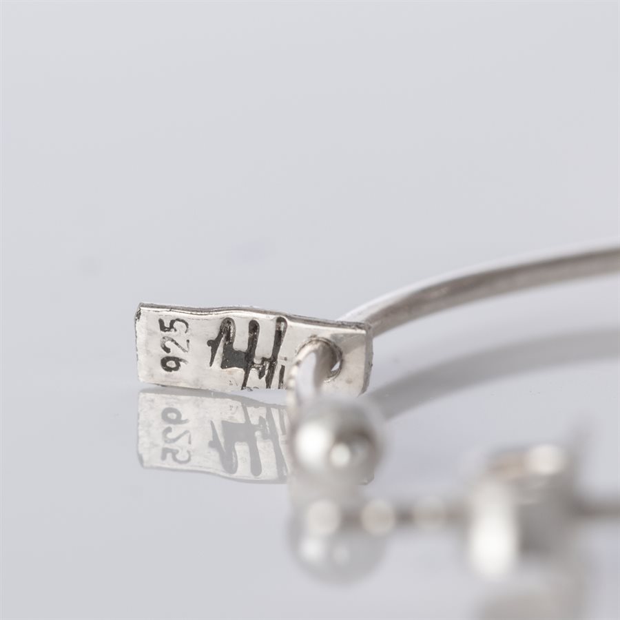 Boucle d'oreilles flocon en argent, modèle demi-créole Boucle d'oreilles flocon en argent, modèle demi-créole