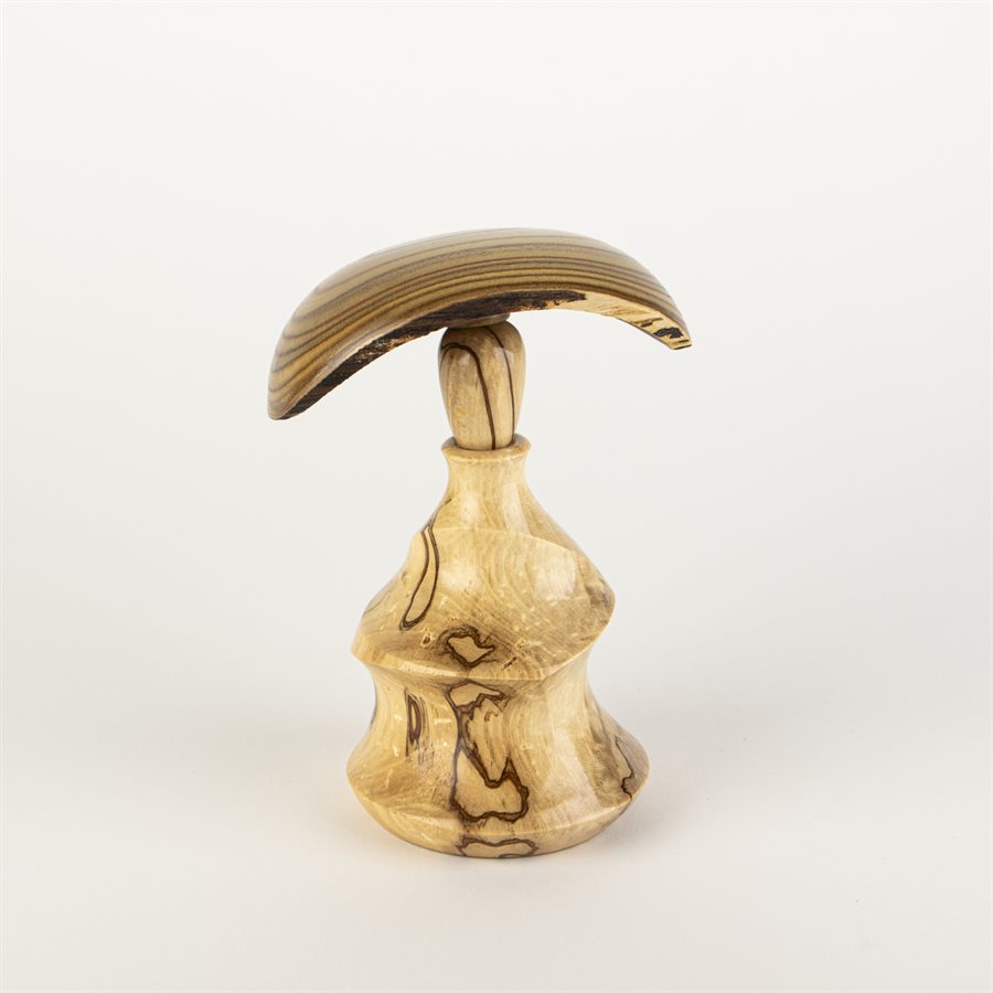 Sculpture artisanale en bois – champignon décoratif en lilas et vinaigrier Sculpture artisanale en bois – champignon décoratif en lilas et vinaigrier