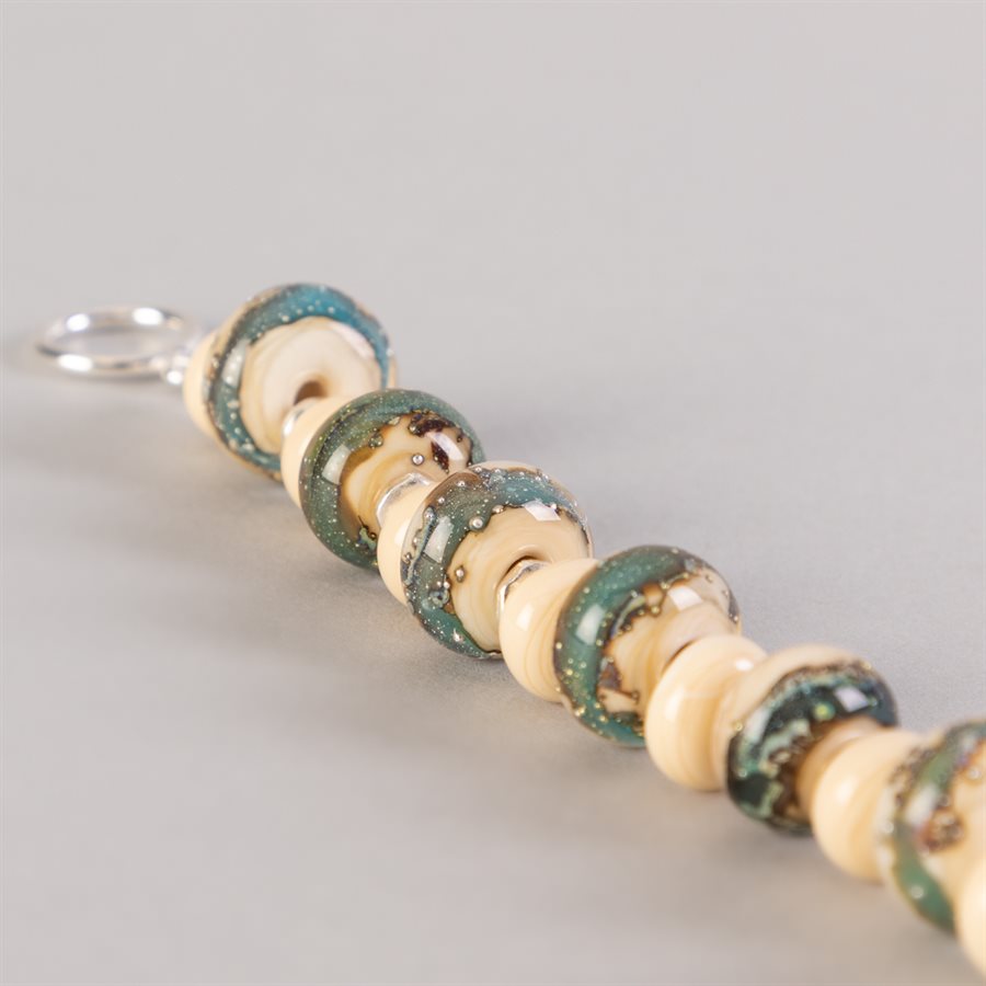 Bracelet en billes de verre faites main, avec feuilles d'argent Bracelet en billes de verre faites main, avec feuilles d'argent