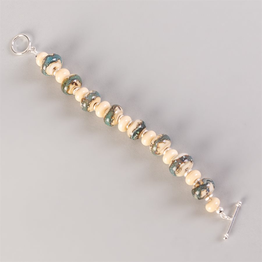 Bracelet en billes de verre faites main, avec feuilles d'argent Bracelet en billes de verre faites main, avec feuilles d'argent