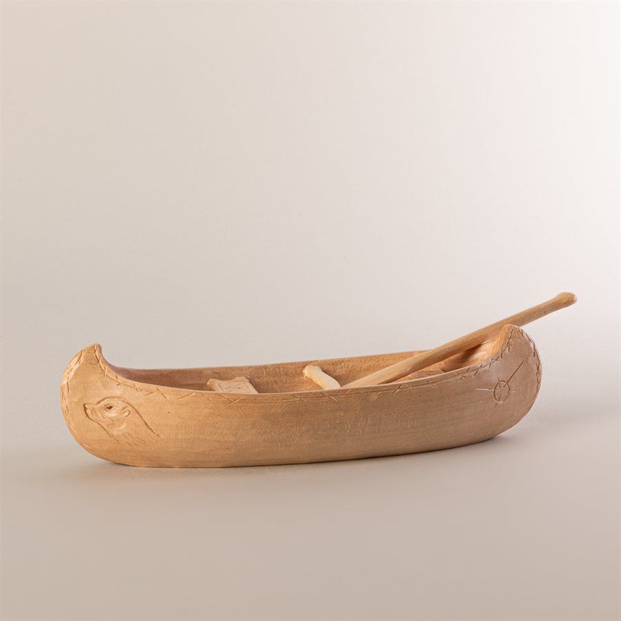 Canot miniature en bois sculpté, modèle loutre Canot miniature en bois sculpté, modèle loutre