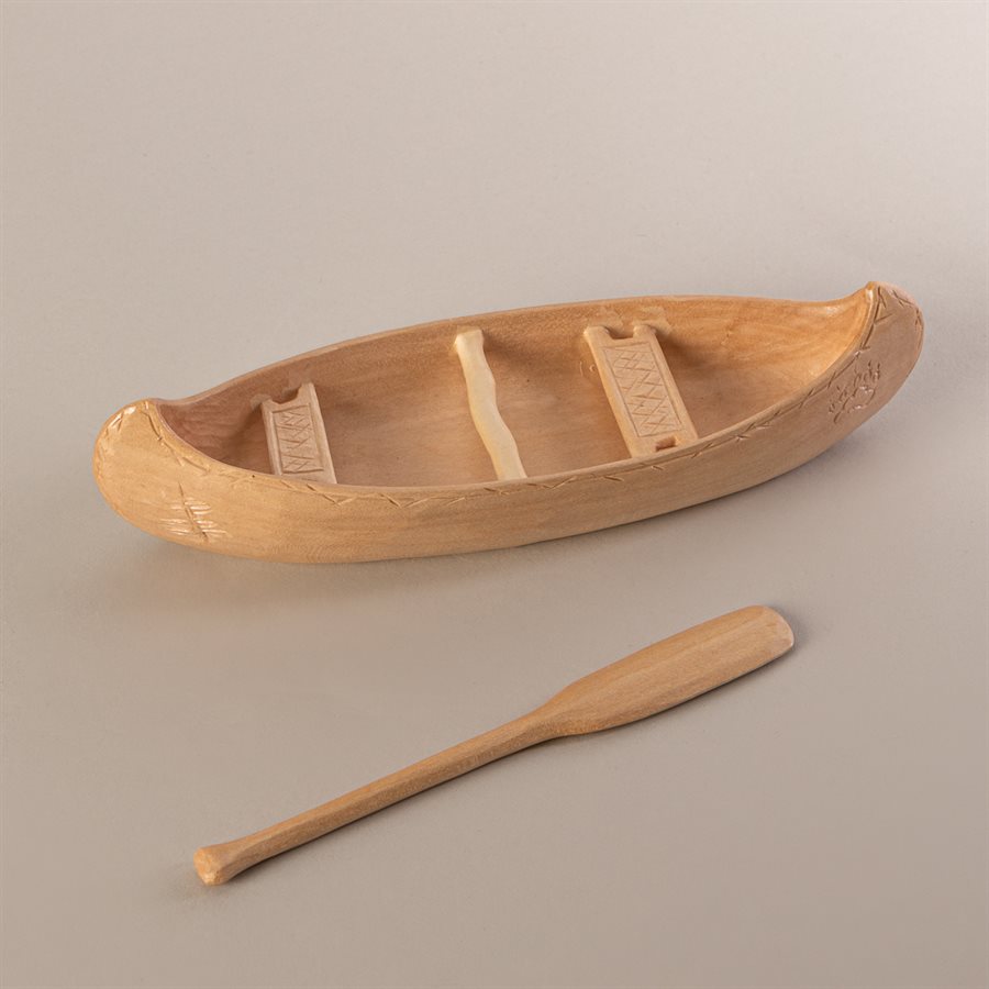Canot miniature en bois sculpté, modèle loutre Canot miniature en bois sculpté, modèle loutre