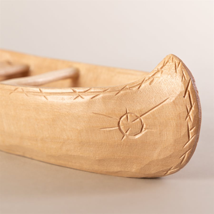 Canot miniature en bois sculpté, modèle loutre Canot miniature en bois sculpté, modèle loutre