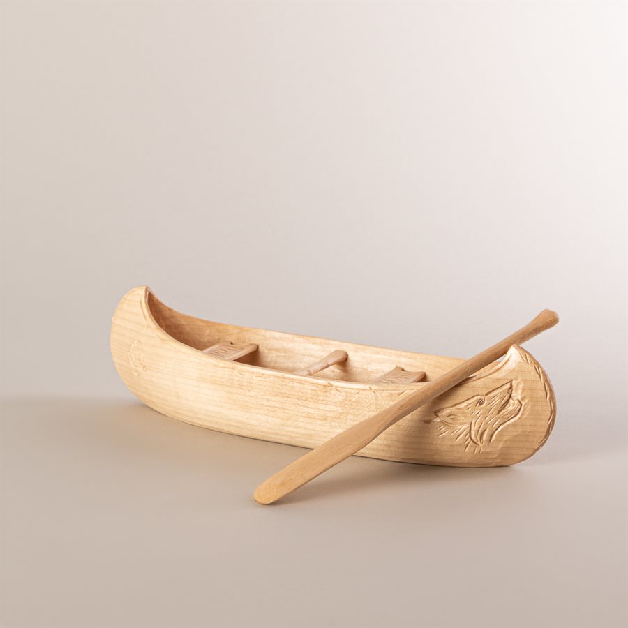 Canot miniature en bois sculpté, modèle loup Canot miniature en bois sculpté, modèle loup