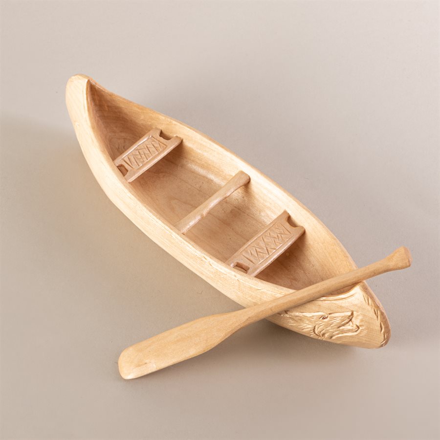 Canot miniature en bois sculpté, modèle loup Canot miniature en bois sculpté, modèle loup