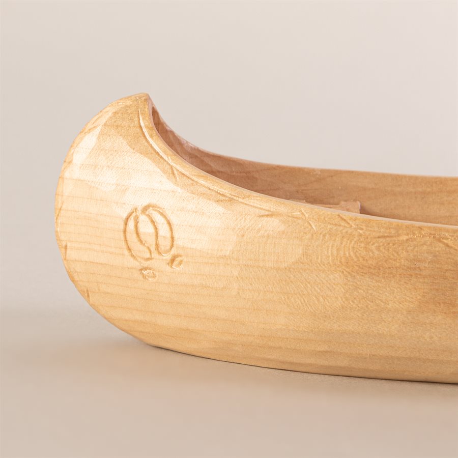 Canot miniature en bois sculpté, modèle loup Canot miniature en bois sculpté, modèle loup