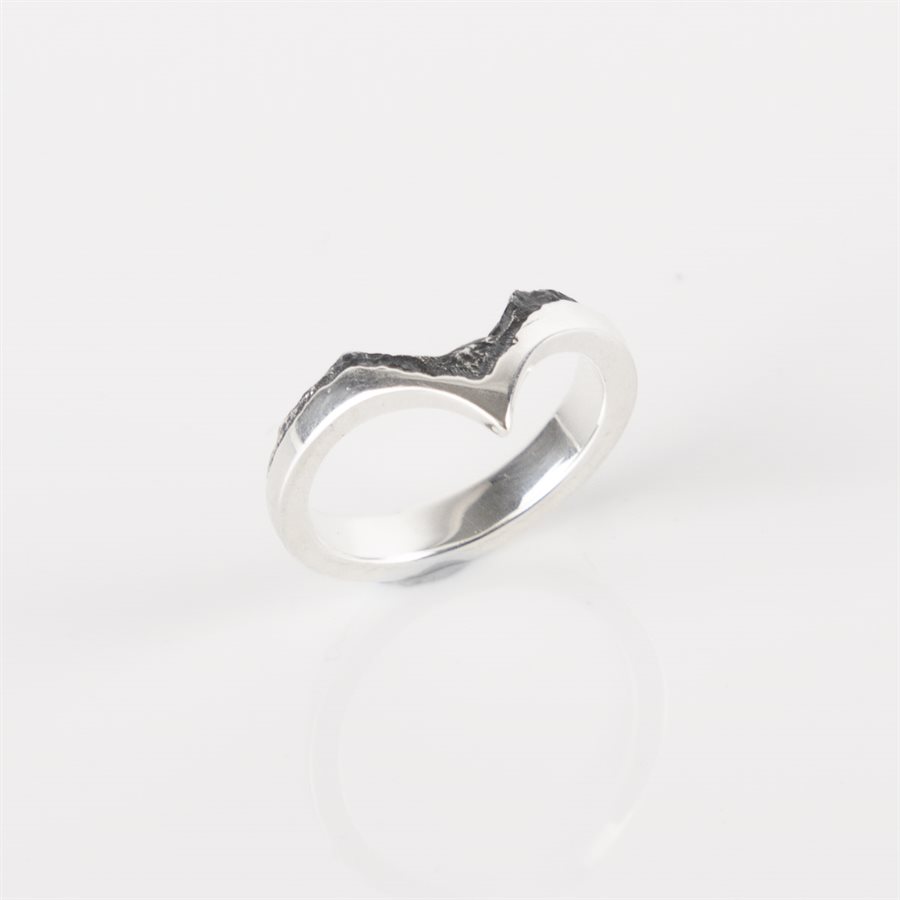 Jonc mince en V effet demi gravé