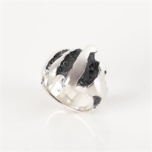 Bague avec ornement légèrement bombé effet 3 gravures - Grandeur 9