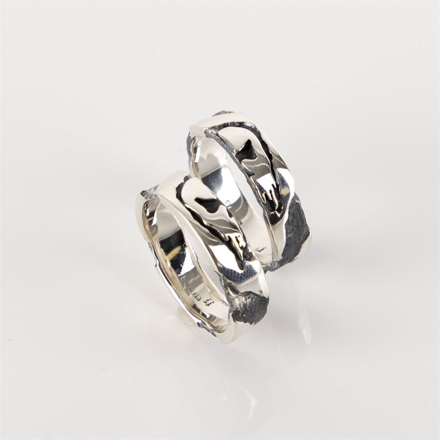 Jonc demi tête de mort gravé - DROIT Jonc demi tête de mort gravé - DROIT