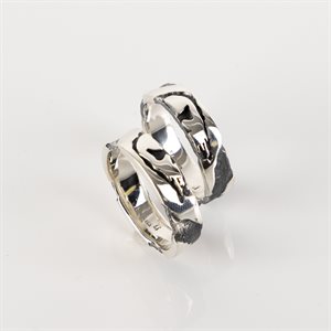 Jonc demi tête de mort gravé - DROIT