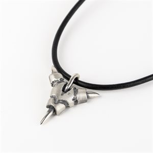 Pendentif étoilé avec 3 pointes sur cordon de cuir 19"