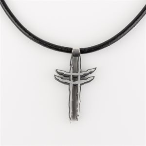 Pendentif quadrillage sur cordon de cuir 19"