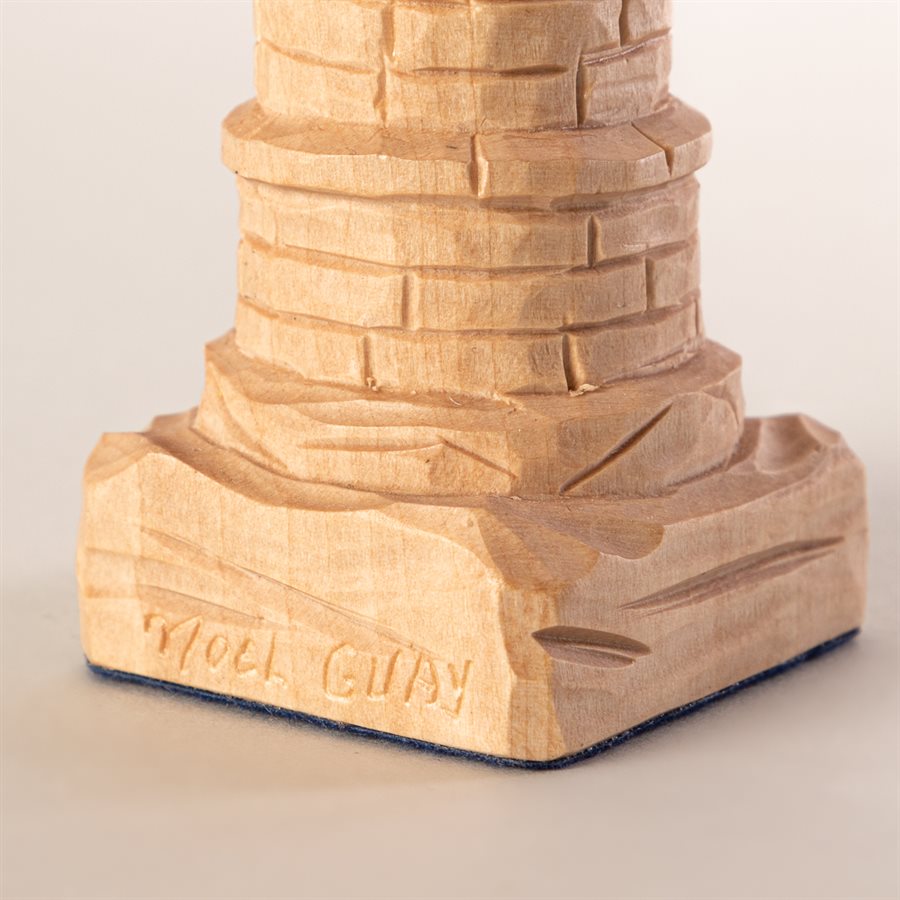 Phare du pilier miniature en bois sculpté, petit format Phare du pilier miniature en bois sculpté, petit format