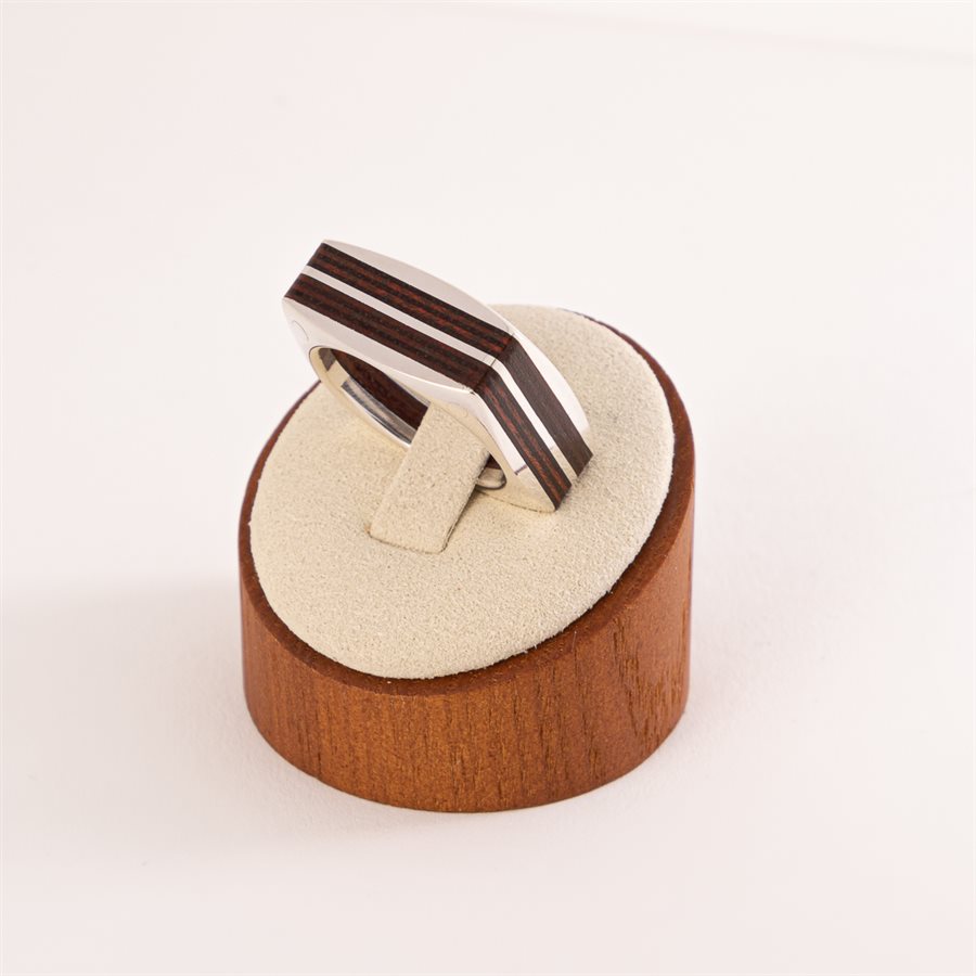 Bague en bois satiné rubané et en argent, modèle carré double, 2.5 mm, grandeur 11½ Bague en bois satiné rubané et en argent, modèle carré double, 2.5 mm, grandeur 11½